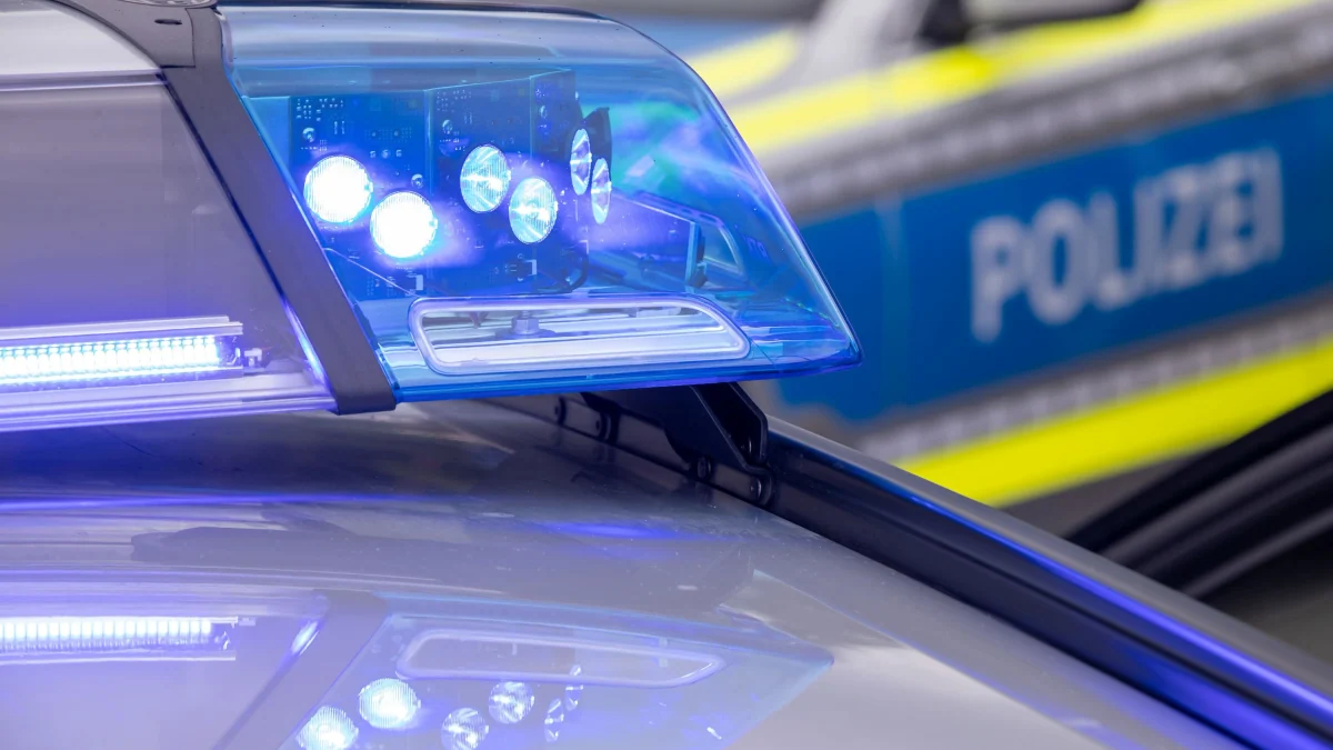 Diebstahl in einem Eiscafé: Einbrecher klaut Kuchen und verschenkt ihn später