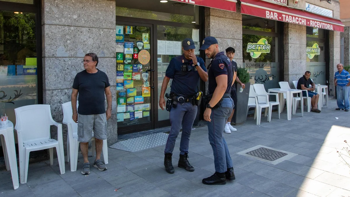 Venti coltellate da uno sconosciuto: colpito mentre beve il caffè al bar di via Paravia