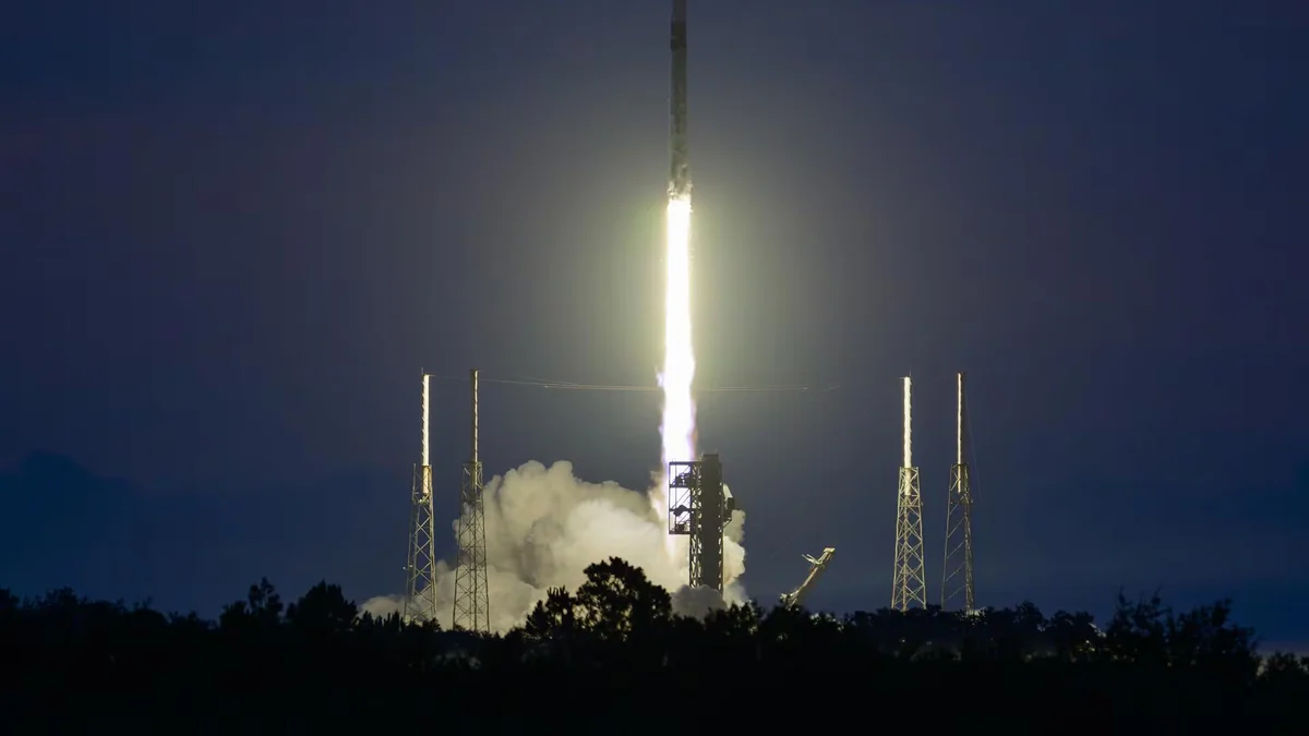 SpaceX sube un 19,3% en su debut en bolsa y supera los 2 billones de dólares de valoración