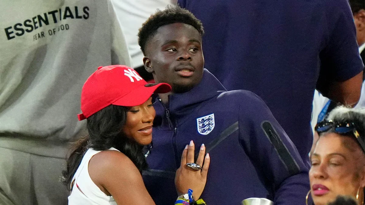 Tolami Benson reveló cómo es la vida con Bukayo Saka lejos del fútbol: “Llevamos una vida bastante privada”