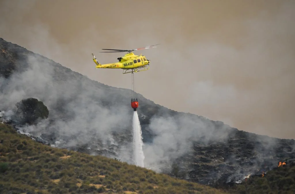 Pedro Sánchez habla con Juanma Moreno y le ofrece toda la cooperación posible contra el incendio de Los Gallardos: "Lo que necesitéis"
