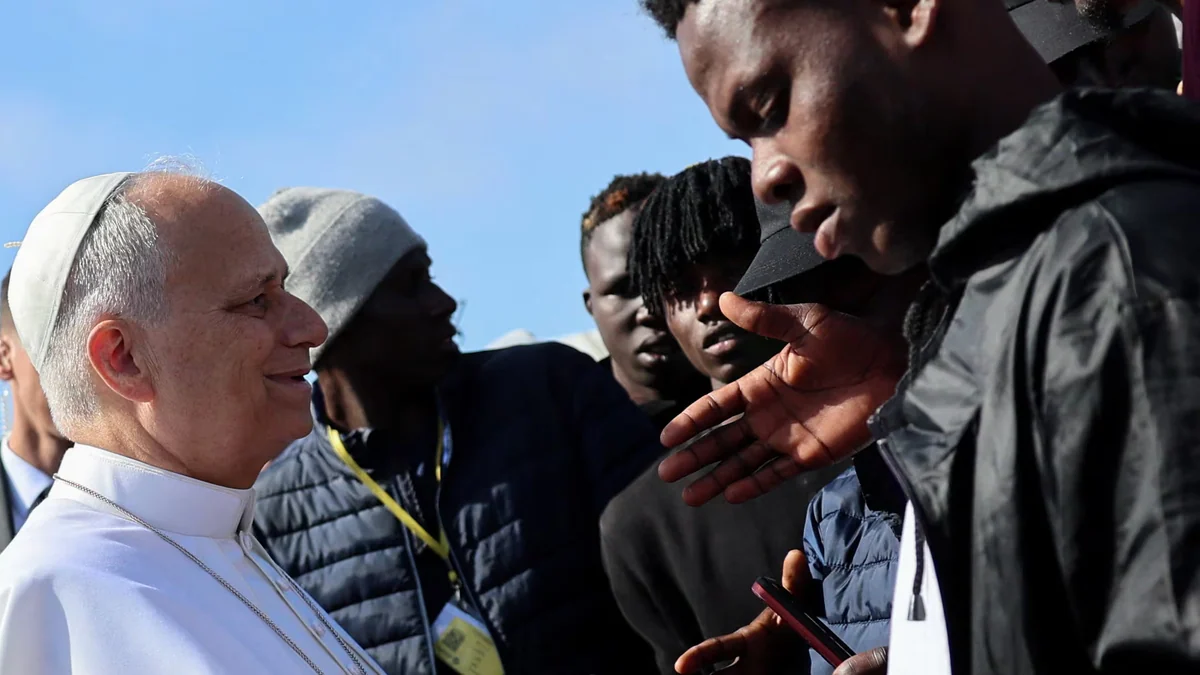 León XIV sacude el debate migratorio mientras la regularización entra en su recta final marcada por las “trabas burocráticas, controles raciales y deportaciones”