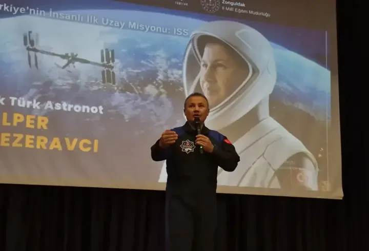 Alper Gezeravcı, Zonguldak'ta liselilerle deneyimlerini paylaştı
