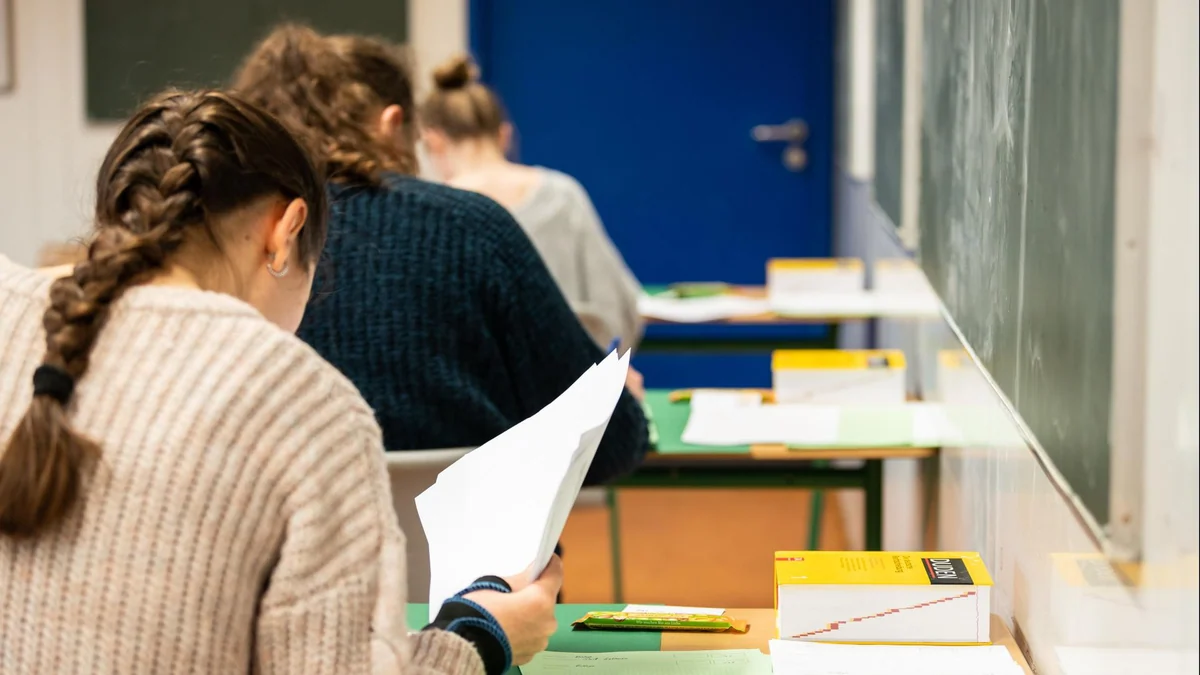 Faktenfinder: In NRW wird es keine Prüfungen auf Arabisch geben