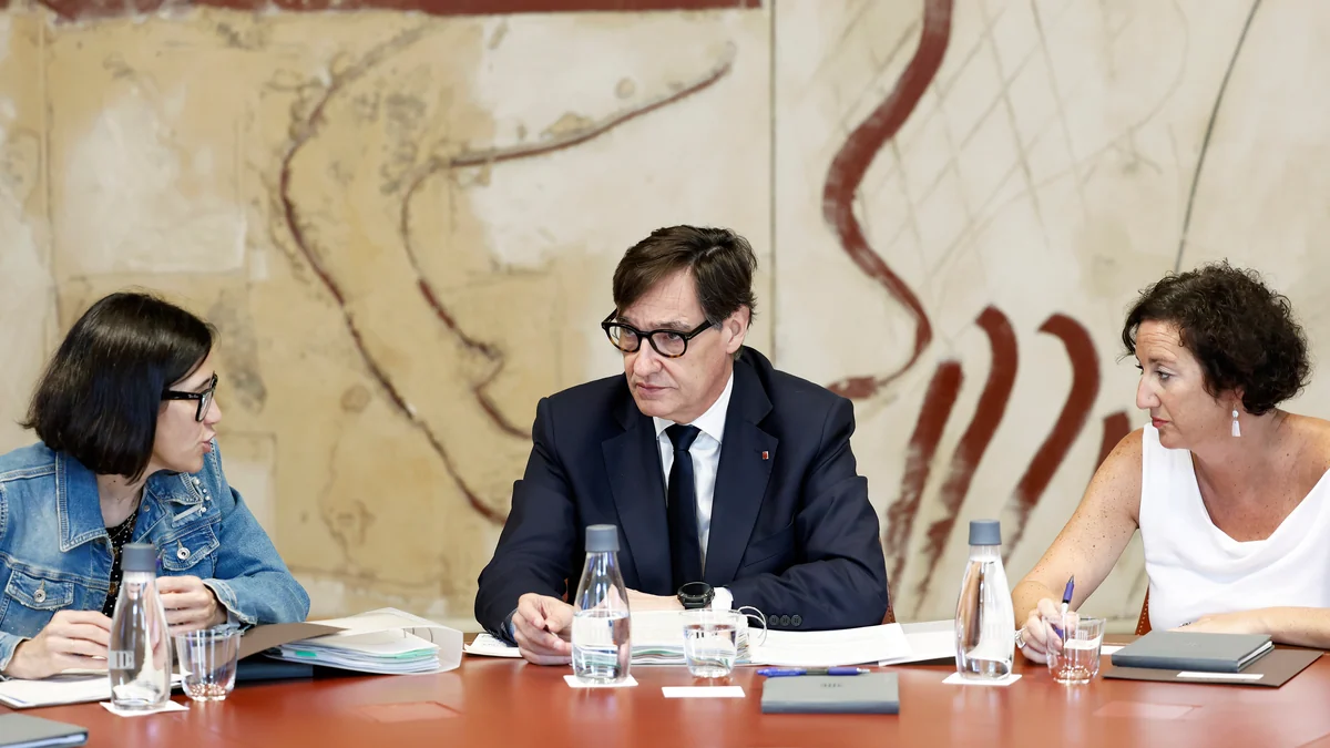 Salvador Illa improvisa una reunión con la cónsul de Francia en Barcelona para agitar la polémica sobre las declaraciones de Mariano Rajoy