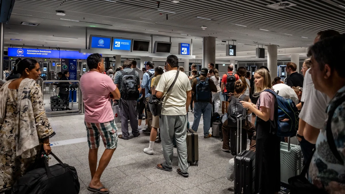 Flughafen Frankfurt: Neues Einreisesystem sorgt für lange Wartezeiten