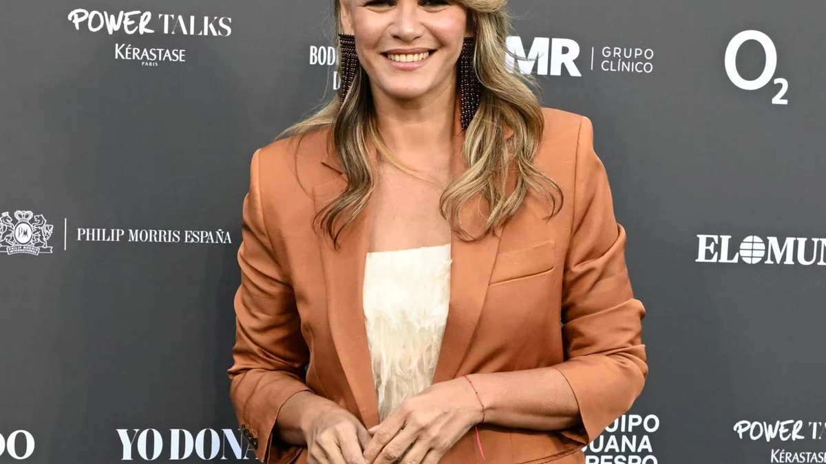 Fabiola Martínez responde divertida al 'tirón de orejas' de Alejandra Osborne por reírse de su padre