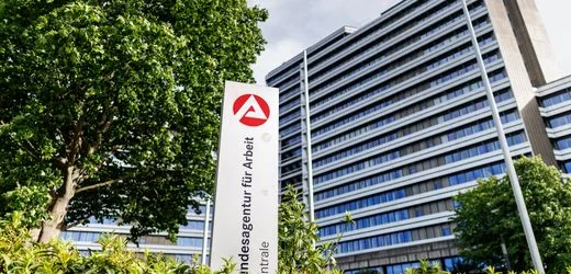 Arbeitsmarkt: Zahl der Arbeitslosen sinkt im Juni leicht