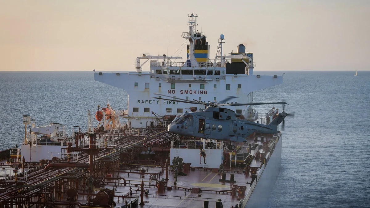 Fuerzas especiales de la Marina británica toman al asalto un petrolero de la ‘flota fantasma’ rusa en el canal de la Mancha