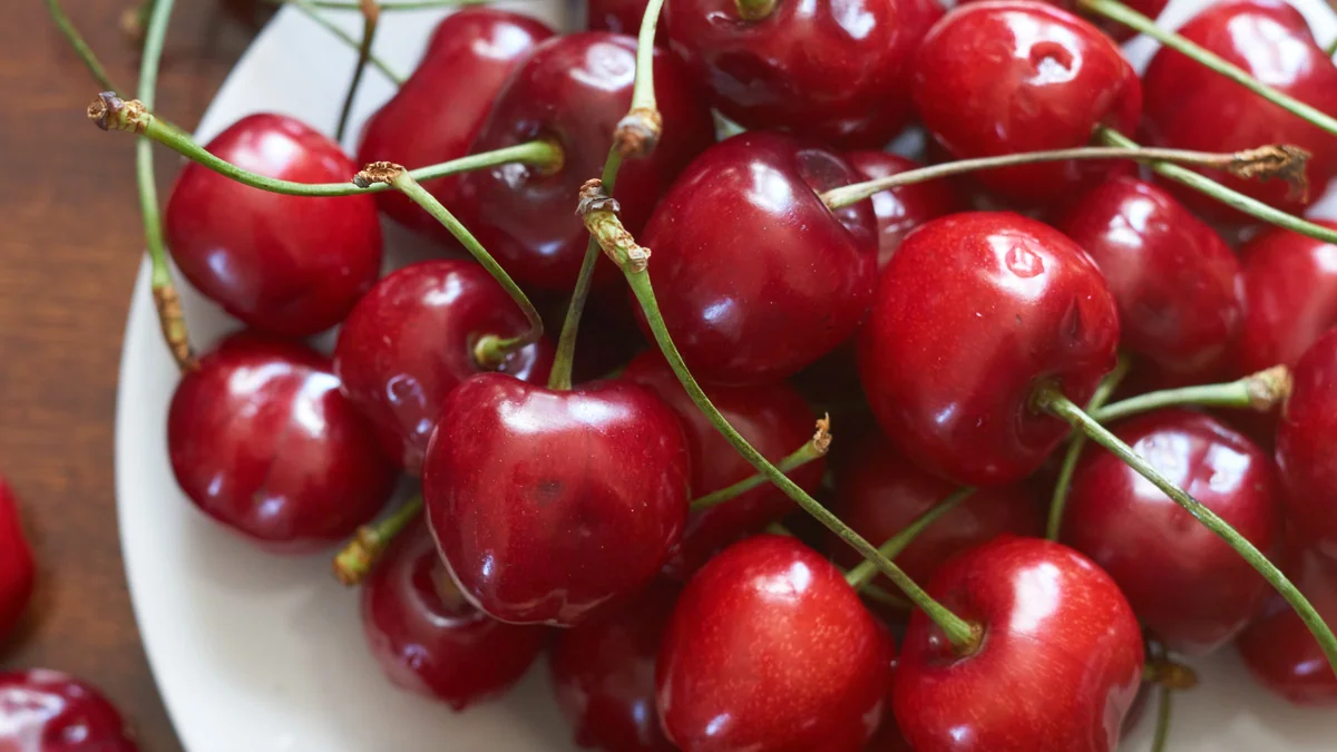 Todos los beneficios de comer cerezas, la fruta que favorece el tránsito intestinal y controla la tensión arterial
