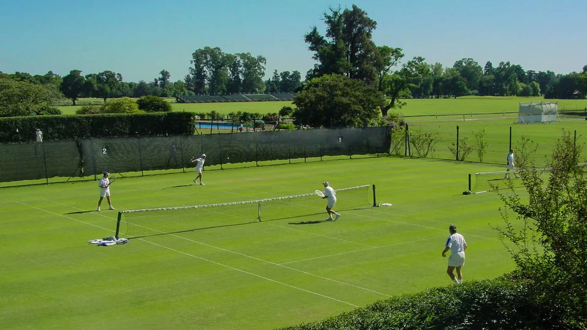El Hurlingham Club, la joya de 1888 que mantiene viva la tradición del césped en el tenis argentino