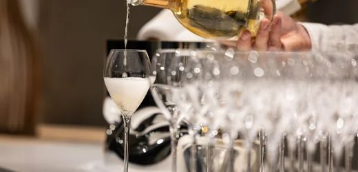 Trump droht Frankreich erneut mit Zöllen auf Wein und Champagner