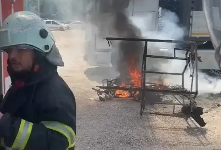 Osmaniye’de elektrikli motosiklet yandı