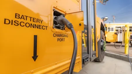Elektrische Schulbusse in den USA werden als Netzspeicher eingesetzt