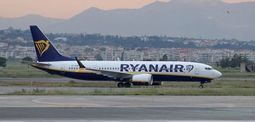Ryanair-Flugzeug: Ein Knall, dann bricht das Fenster – Maschine von Thessaloniki nach Memmingen kehrt um
